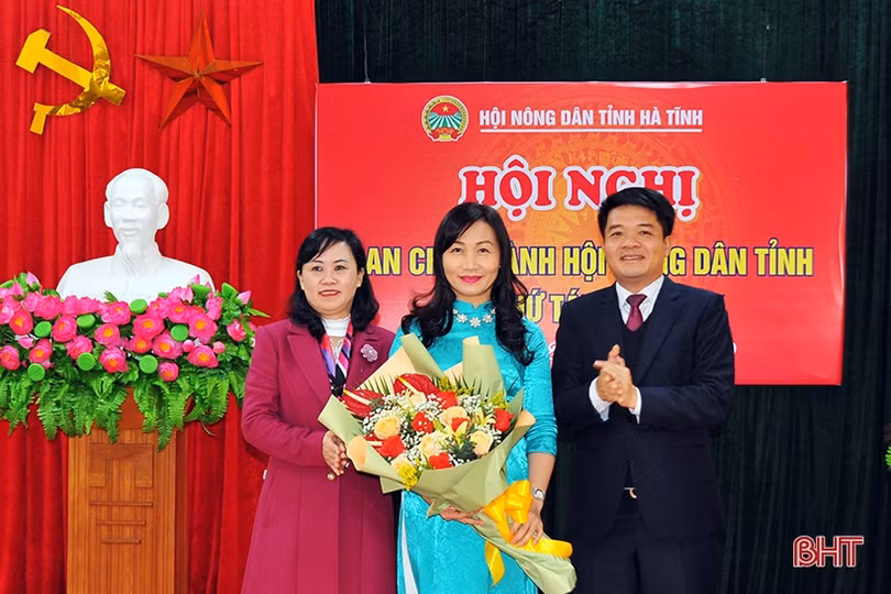 Bà Nguyễn Thị Mai Thủy giữ chức Chủ tịch Hội Nông dân Hà Tĩnh