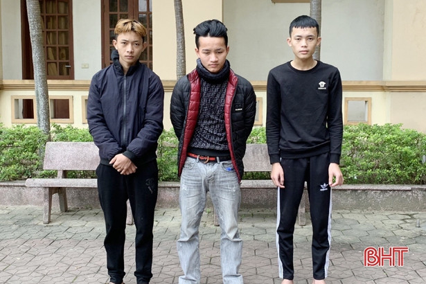 3 thanh niên, một đêm bắt trộm 26 con gà ở... 3 huyện!
