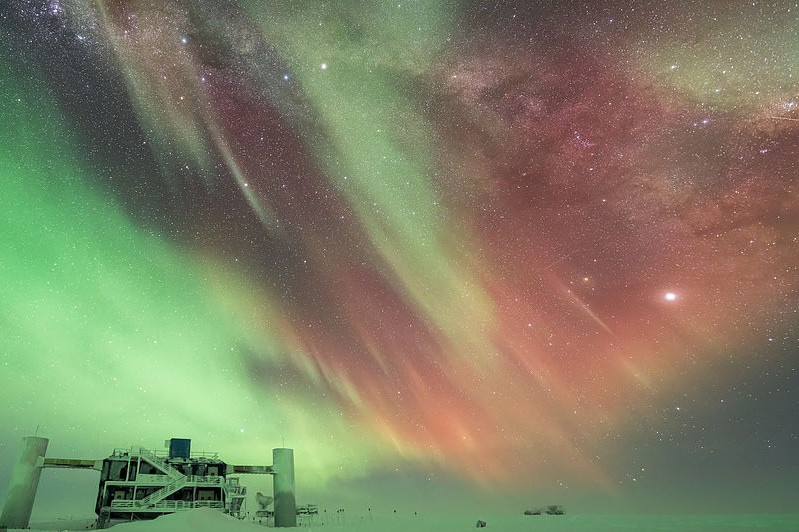 Bộ ảnh phong cảnh siêu thực dưới bầu trời đầy sao