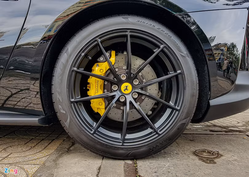 Chi tiết Ferrari 812 Superfast thứ 2 tại Việt Nam