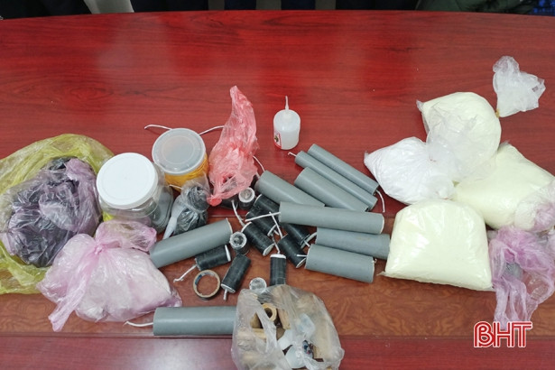 4 học sinh ở Lộc Hà rủ nhau chế tạo pháo để sử dụng