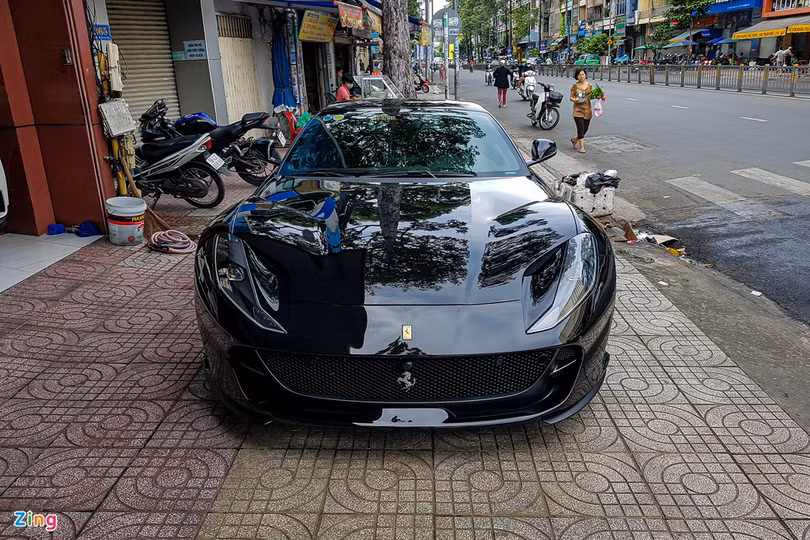 Chi tiết Ferrari 812 Superfast thứ 2 tại Việt Nam