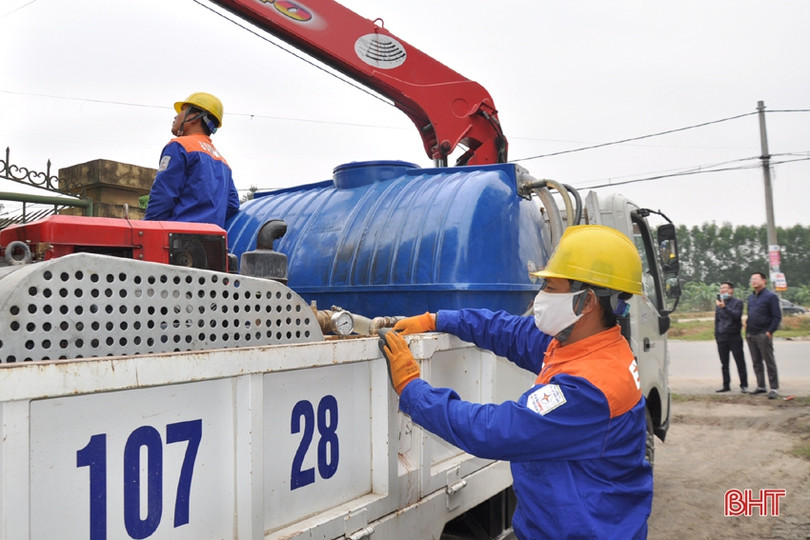 Điện lực Hà Tĩnh vệ sinh miễn phí 60 trạm biến áp không cắt điện