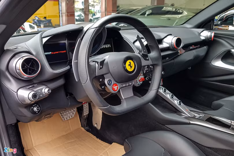 Chi tiết Ferrari 812 Superfast thứ 2 tại Việt Nam