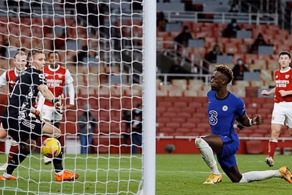 Đánh bại Chelsea, Leicester chiếm ngôi đầu bảng của M.U