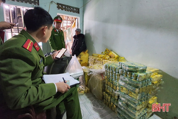 Mua 160kg nguyên liệu trôi nổi, về TP Hà Tĩnh làm giả “Trà xanh Tân Cương”