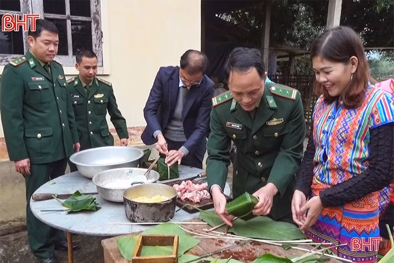 Hàng hóa dồi dào, người dân Hà Tĩnh tha hồ sắm tết sớm