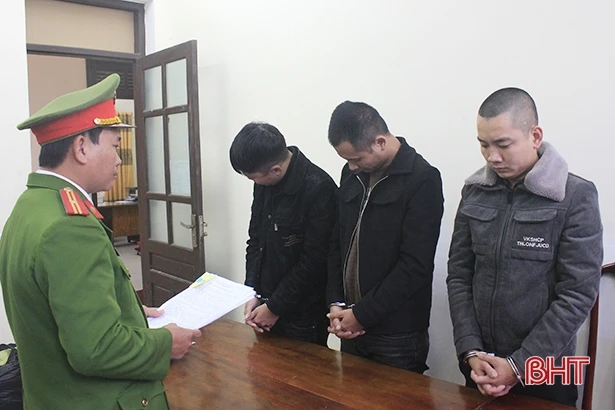 Khởi tố 3 đối tượng trong vụ 13 nam nữ “mở tiệc” ma túy ở xã biển Hà Tĩnh