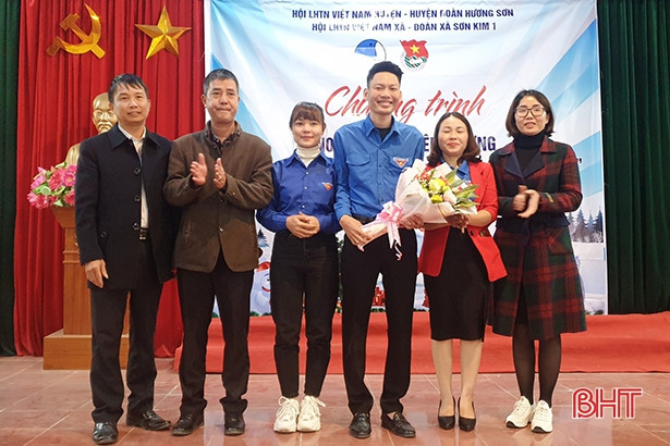 Noel san sẻ yêu thương ở huyện miền núi Hà Tĩnh