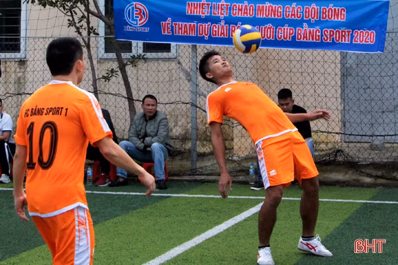 Bóng đá qua lưới: Môn thể thao “lạ” thu hút giới trẻ Hà Tĩnh