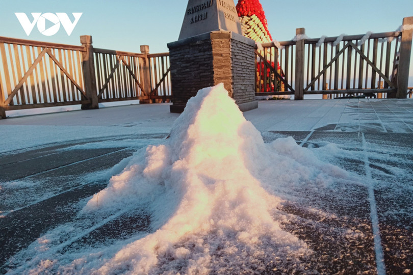 Băng giá phủ trắng trên đỉnh Mẫu Sơn, Yên Tử, Phja Oắc