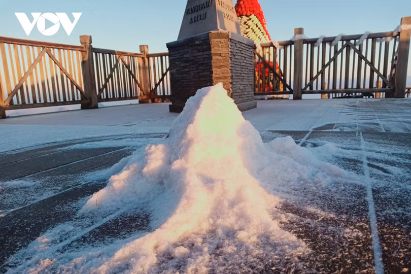 Băng giá phủ trắng trên đỉnh Mẫu Sơn, Yên Tử, Phja Oắc