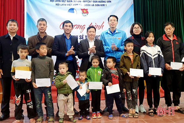 Noel san sẻ yêu thương ở huyện miền núi Hà Tĩnh