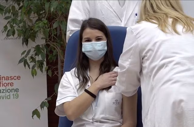 Châu Âu triển khai tiêm chủng đại trà vaccine ngừa Covid-19