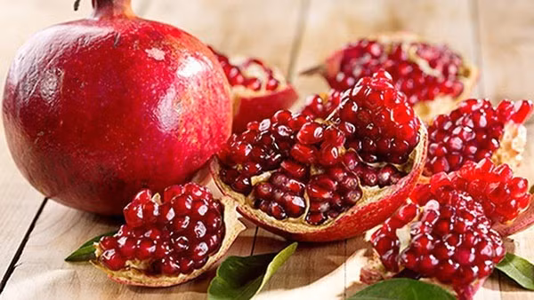 Những loại quả nên ăn vào mùa đông để da “thoát” cảnh bị nứt nẻ, bong tróc