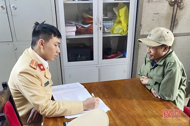 Bắt xe tải vận chuyển gỗ lậu từ Hương Sơn ra Thanh Hóa