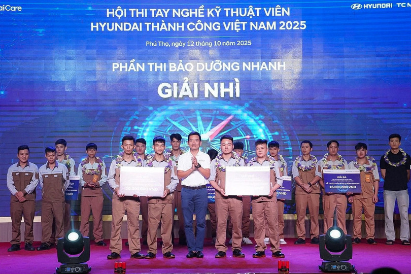 Giải Nhì: Phan Văn Hùng và Nguyễn Cao Vinh – Kỹ thuật viên bảo dưỡng nhanh. 3a.jpg