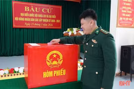 Ngày hội bầu cử nơi tuyến đầu biên giới Cầu Treo