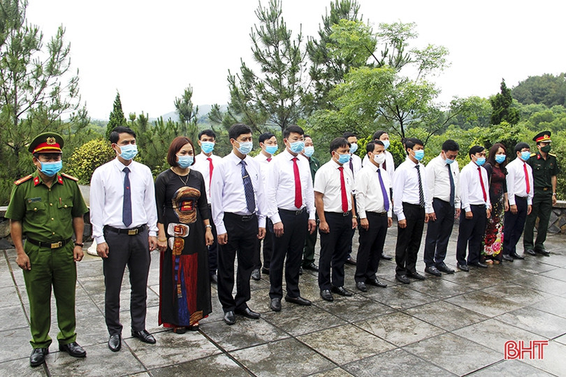 Dâng hương tưởng nhớ cố Tổng Bí thư Trần Phú