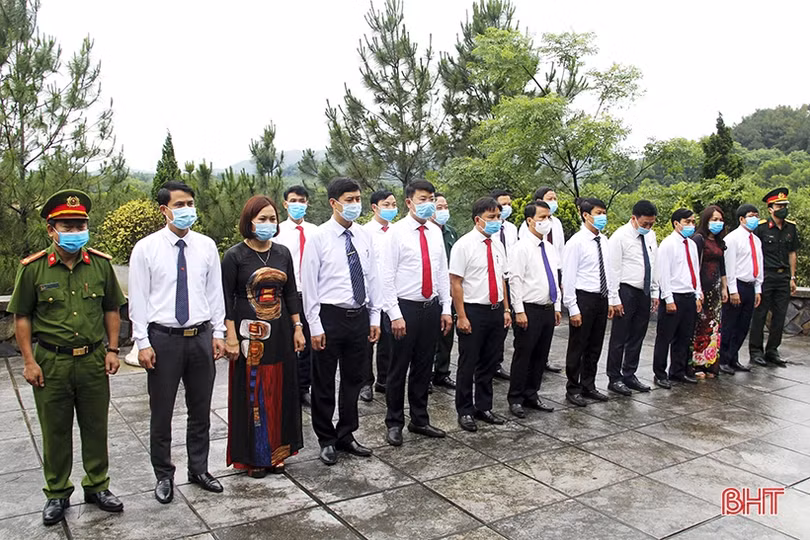 Dâng hương tưởng nhớ cố Tổng Bí thư Trần Phú