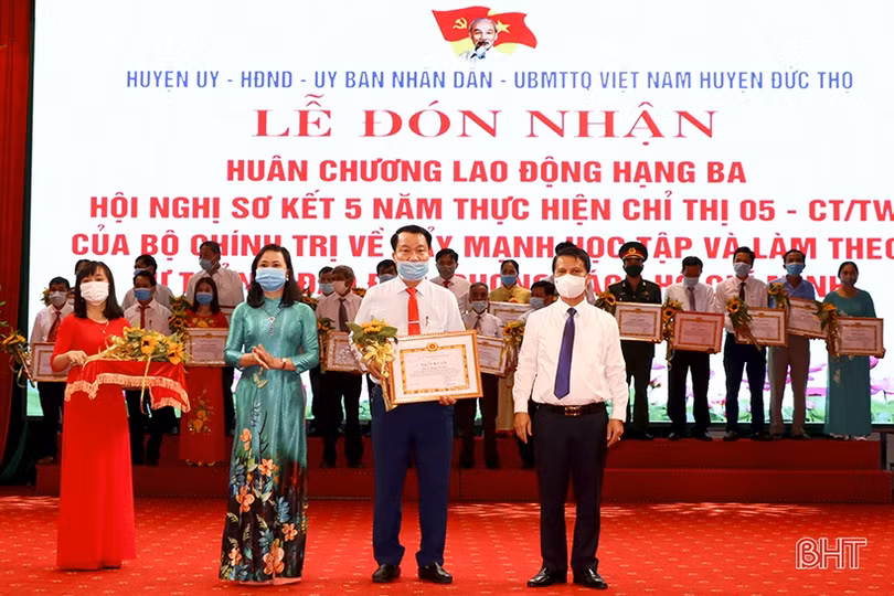 Học và làm theo Bác ở huyện Đức Thọ phải trở thành việc làm thường xuyên, lâu dài