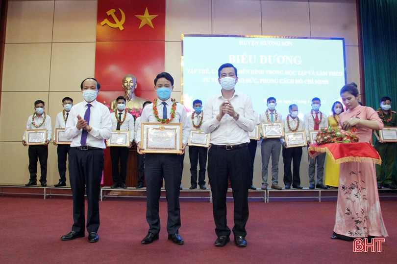 Hương Sơn vinh danh 39 tập thể, cá nhân điển hình học tập và làm theo Bác ảnh 8 Hương Sơn vinh danh 39 tập thể, cá nhân điển hình học tập và làm theo Bác