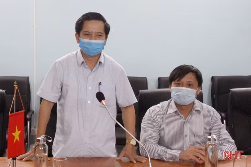 Hà Tĩnh tặng vật tư y tế cho nước bạn Lào phòng chống dịch Covid-19