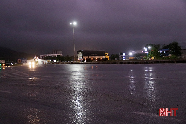 Đèn chiếu sáng tại nút giao QL1A với tuyến tránh TX Kỳ Anh đã hoạt động trở lại