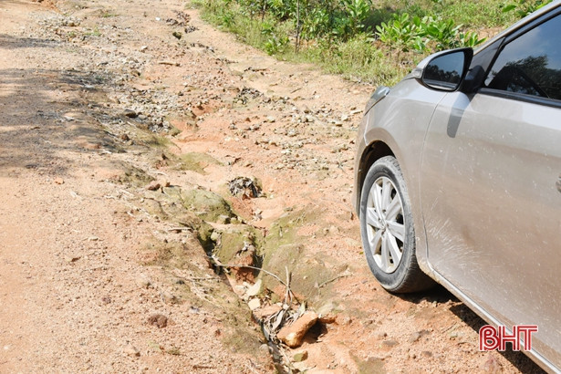 Cần ưu tiên bố trí kinh phí làm đường từ Le Ve Cửa Trẹm đến bãi rác Hồng Lộc