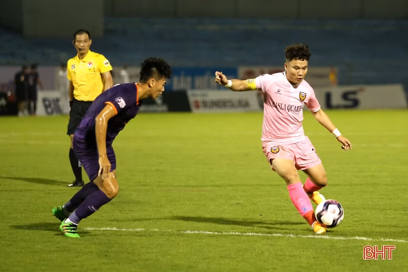 Thi đấu thăng hoa, Hồng Lĩnh Hà Tĩnh thắng đậm Bình Dương 4-2