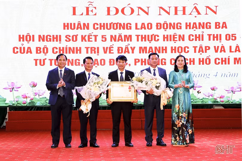 Học và làm theo Bác ở huyện Đức Thọ phải trở thành việc làm thường xuyên, lâu dài