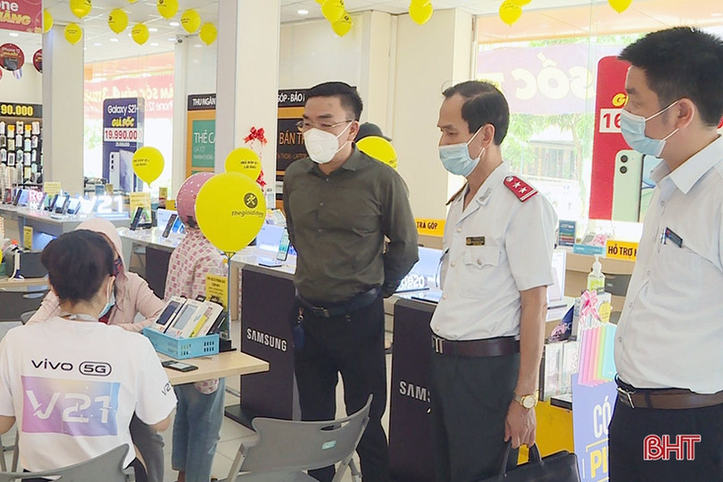 Hà Tĩnh: Phạt 2 người 2 triệu đồng vì không đeo khẩu trang phòng dịch Covid-19