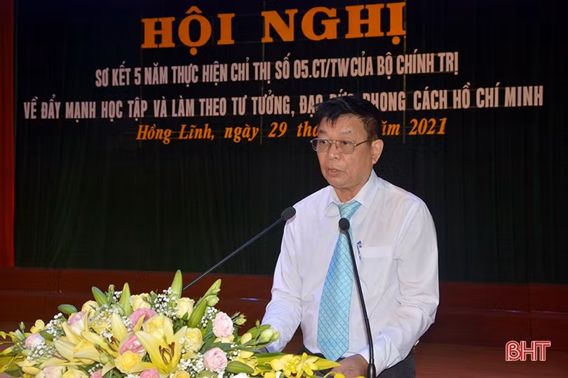 Thị xã Hồng Lĩnh và Kỳ Anh tôn vinh các tập thể, cá nhân điển hình học và làm theo Bác