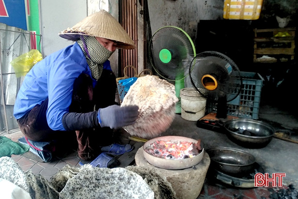 Người lao động Hà Tĩnh cần mẫn mưu sinh trong ngày 1/5