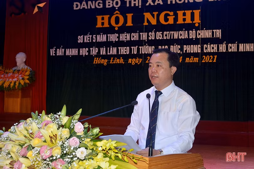 Thị xã Hồng Lĩnh và Kỳ Anh tôn vinh các tập thể, cá nhân điển hình học và làm theo Bác