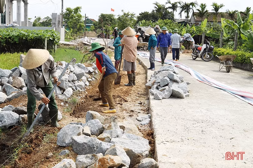 Người dân Thạch Hà sôi nổi xây dựng nông thôn mới trong kỳ nghỉ lễ