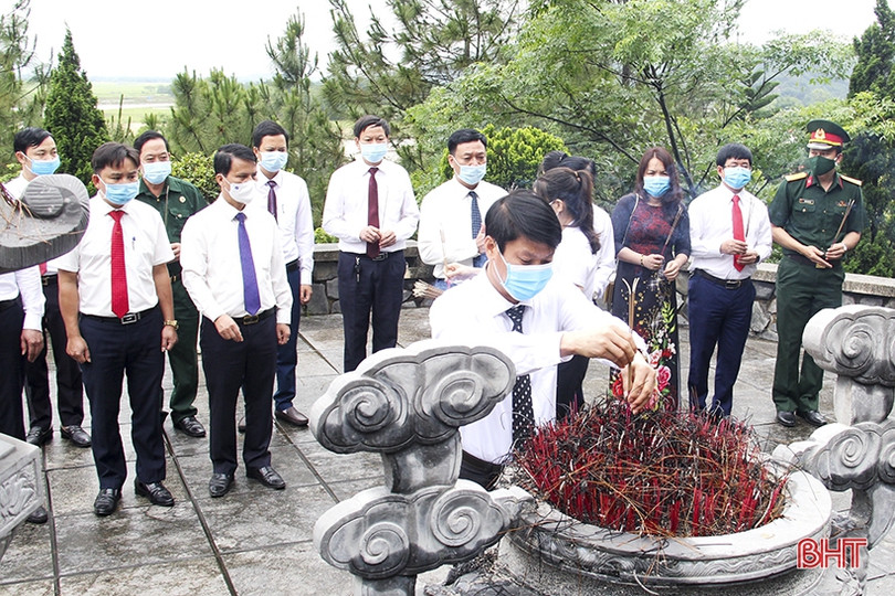 Dâng hương tưởng nhớ cố Tổng Bí thư Trần Phú