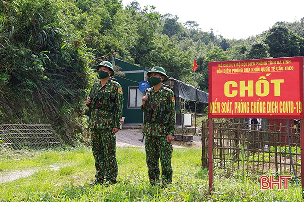 Biên phòng Hà Tĩnh tăng cường 50 cán bộ, chiến sỹ lên biên giới chống dịch