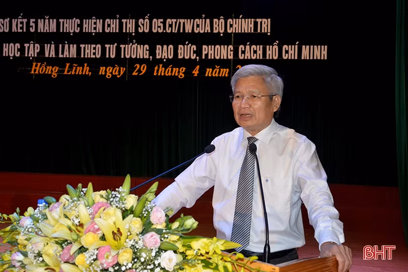 Thị xã Hồng Lĩnh và Kỳ Anh tôn vinh các tập thể, cá nhân điển hình học và làm theo Bác