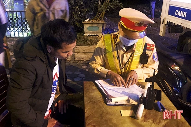 3 ngày nghỉ lễ, Công an Đức Thọ tước giấy phép lái xe 46 trường hợp