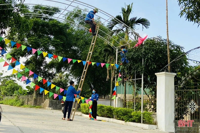 Người dân Thạch Hà sôi nổi xây dựng nông thôn mới trong kỳ nghỉ lễ