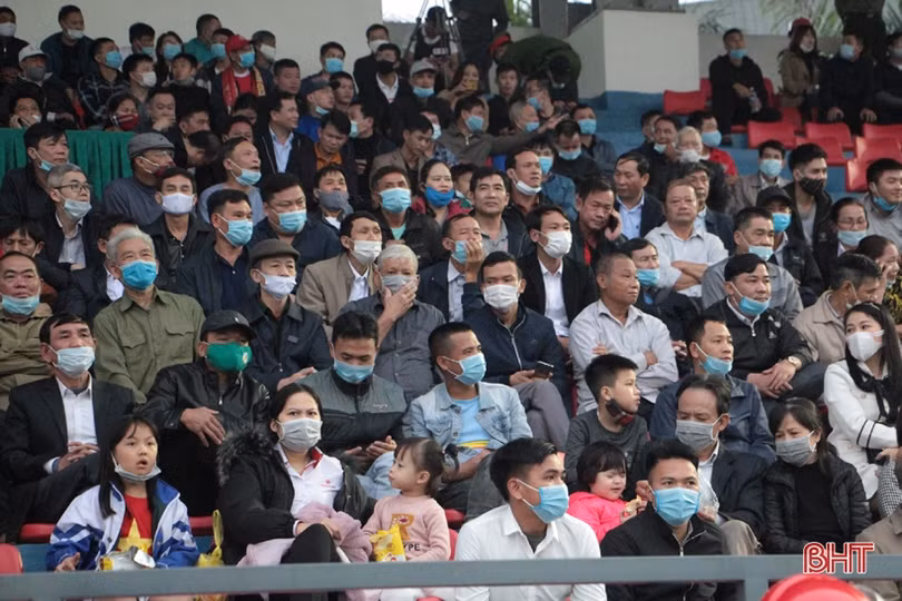 Hồng Lĩnh Hà Tĩnh gặp Becamex Bình Dương trên sân không khán giả