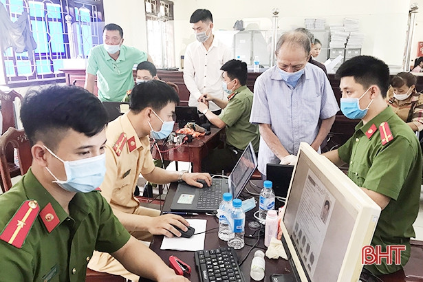 Công an Hà Tĩnh “gác lễ” làm căn cước công dân