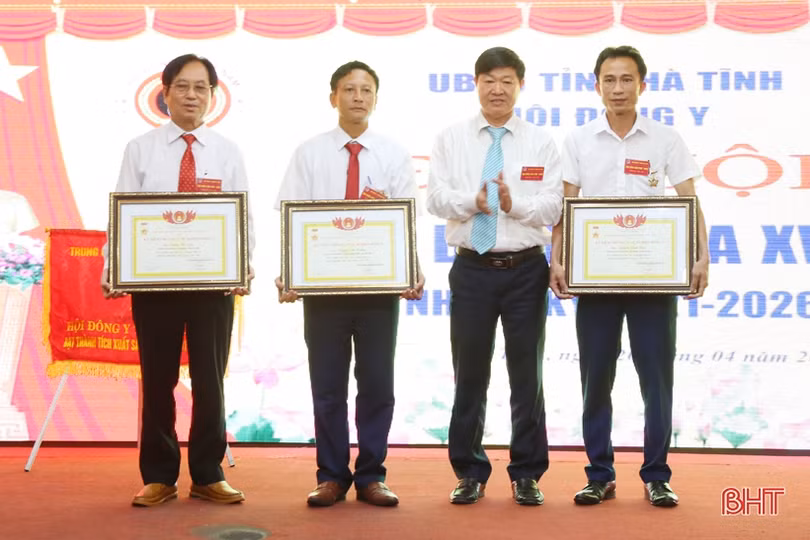 Nguyên Giám đốc Bệnh viện Y học cổ truyền giữ chức Chủ tịch Hội Đông y Hà Tĩnh