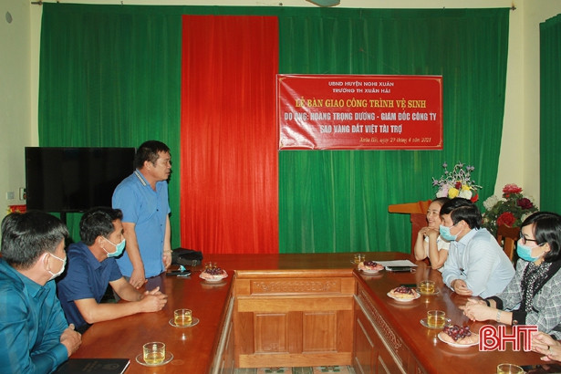 Bàn giao công trình vệ sinh hiện đại cho huyện Nghi Xuân