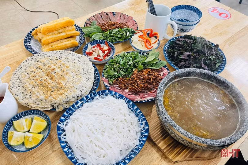 Có gì trong món phở dê bát đá đang “gây sốt” tại TP Hà Tĩnh