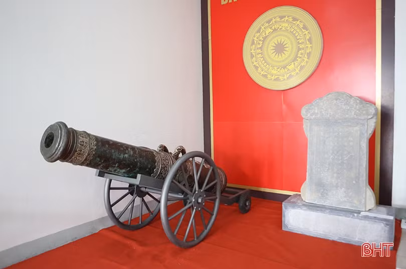 Khai trương trưng bày chuyên đề “Di tích danh thắng và cổ vật Hà Tĩnh”