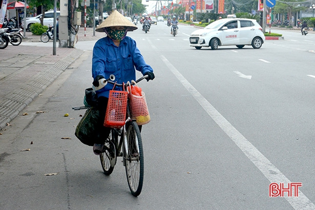 Người lao động Hà Tĩnh cần mẫn mưu sinh trong ngày 1/5