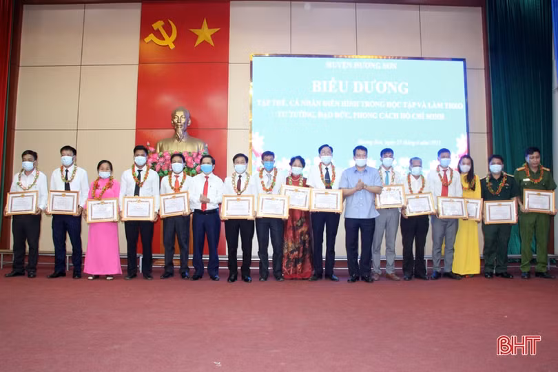 Hương Sơn vinh danh 39 tập thể, cá nhân điển hình học tập và làm theo Bác