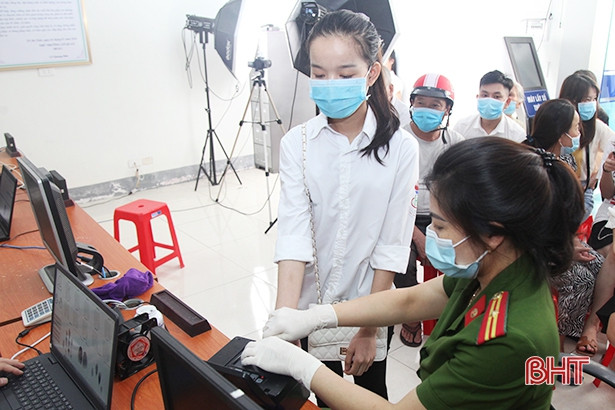 Công an Hà Tĩnh “gác lễ” làm căn cước công dân